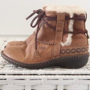 UGG Brown Shearling Lined Leather Wedge Boots Winter Lace-Up Flat Ankle Booties